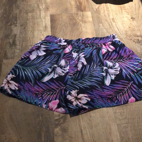Dynamite float front zip shorts - Picture 2 of 2